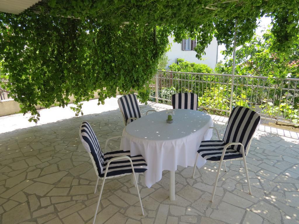 Apartments Lovric - 30 Meters To The Beach تروغير المظهر الخارجي الصورة