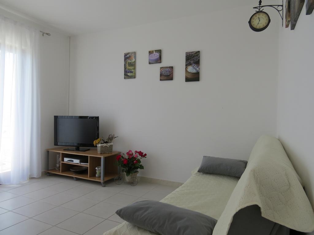Apartments Lovric - 30 Meters To The Beach تروغير المظهر الخارجي الصورة
