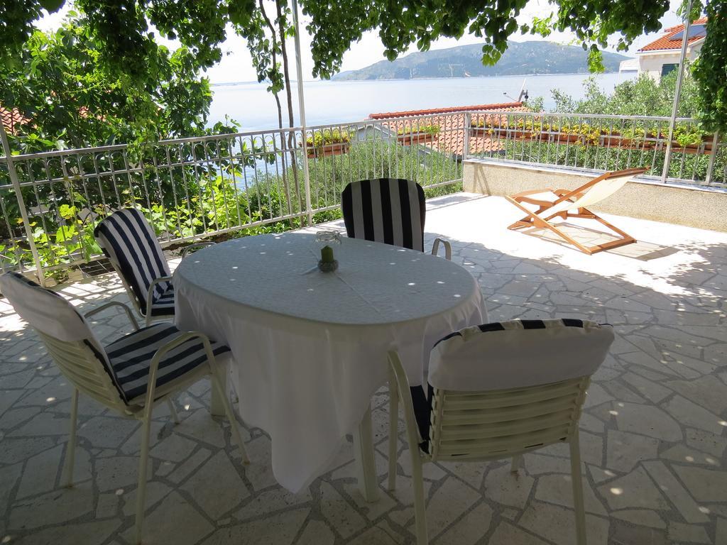 Apartments Lovric - 30 Meters To The Beach تروغير المظهر الخارجي الصورة