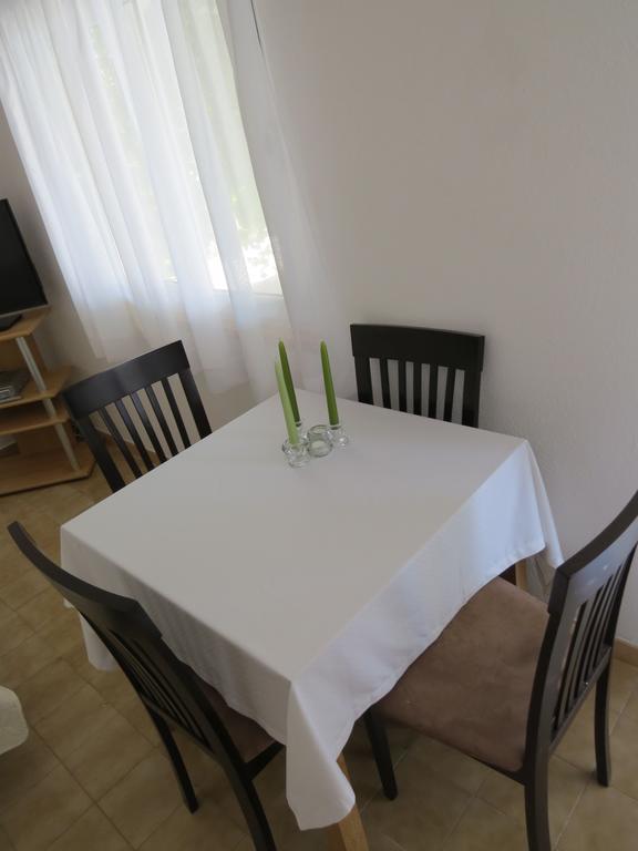 Apartments Lovric - 30 Meters To The Beach تروغير المظهر الخارجي الصورة