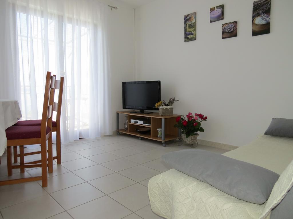 Apartments Lovric - 30 Meters To The Beach تروغير المظهر الخارجي الصورة