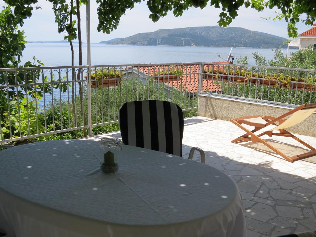 Apartments Lovric - 30 Meters To The Beach تروغير المظهر الخارجي الصورة