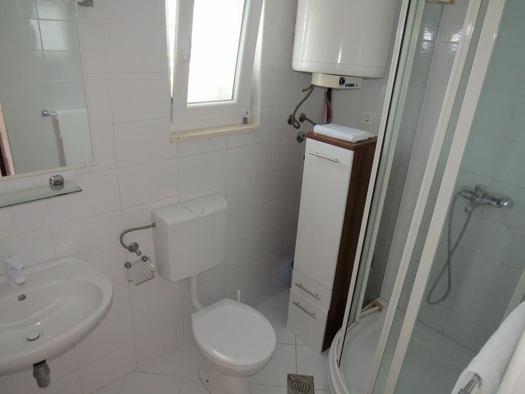 Apartments Lovric - 30 Meters To The Beach تروغير المظهر الخارجي الصورة