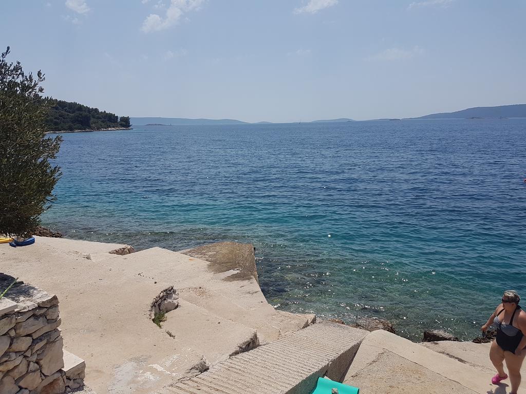 Apartments Lovric - 30 Meters To The Beach تروغير المظهر الخارجي الصورة