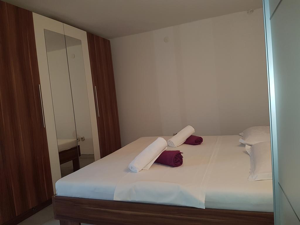 Apartments Lovric - 30 Meters To The Beach تروغير المظهر الخارجي الصورة