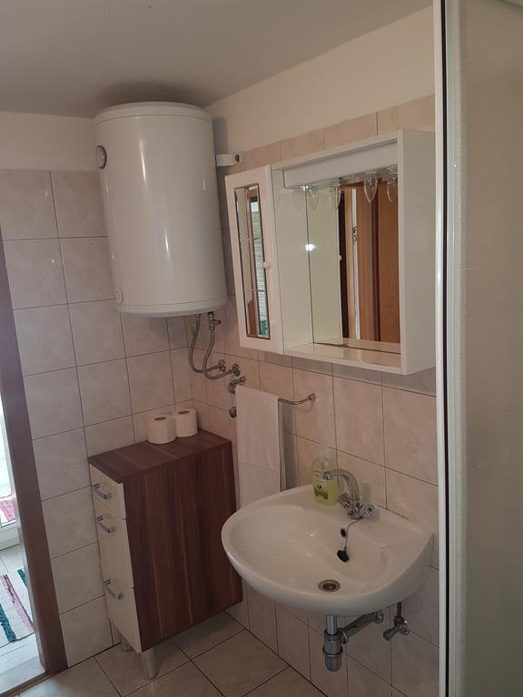 Apartments Lovric - 30 Meters To The Beach تروغير المظهر الخارجي الصورة