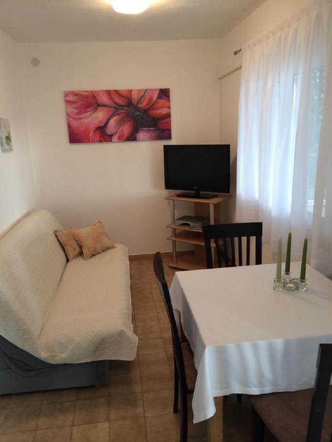 Apartments Lovric - 30 Meters To The Beach تروغير المظهر الخارجي الصورة